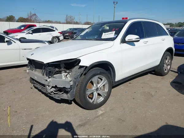 WDC0G4JB9HV005984 2017 MERCEDES-BENZ GLC - Image 2