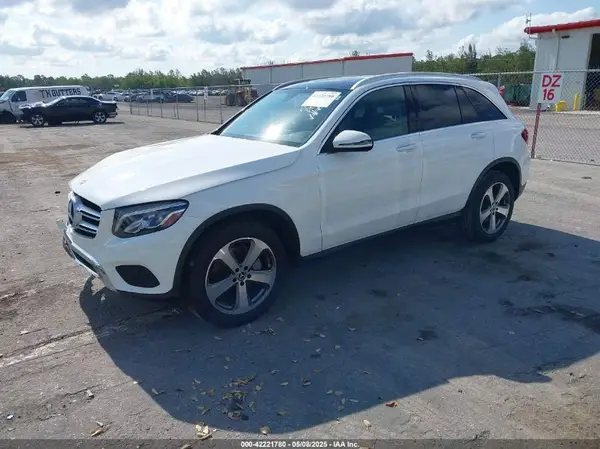 WDC0G4JB9HV006052 2017 MERCEDES-BENZ GLC - Image 2