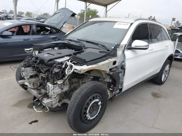 WDC0G4JB9JV046377 2018 MERCEDES-BENZ GLC - Image 2
