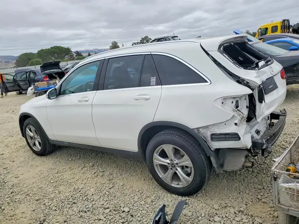 WDC0G4JB9JV098379 2018 MERCEDES-BENZ GLC - Image 2