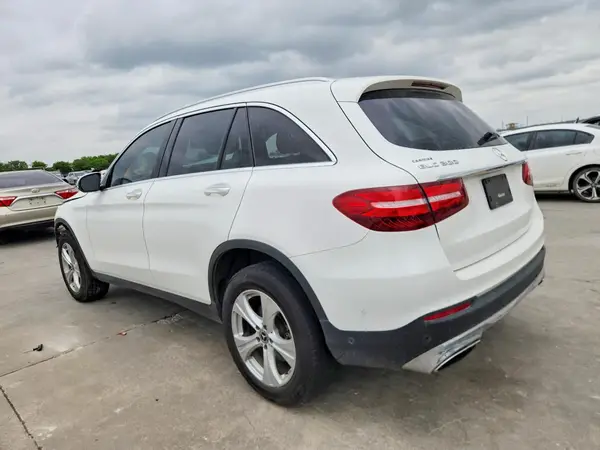 WDC0G4JB9JV103788 2018 MERCEDES-BENZ GLC - Image 2