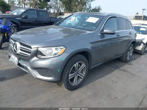 WDC0G4JB9KV176208 2019 MERCEDES-BENZ GLC - Image 2