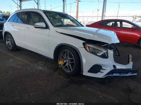 WDC0G4JBXGF024570 2016 MERCEDES-BENZ GLC - Image 1