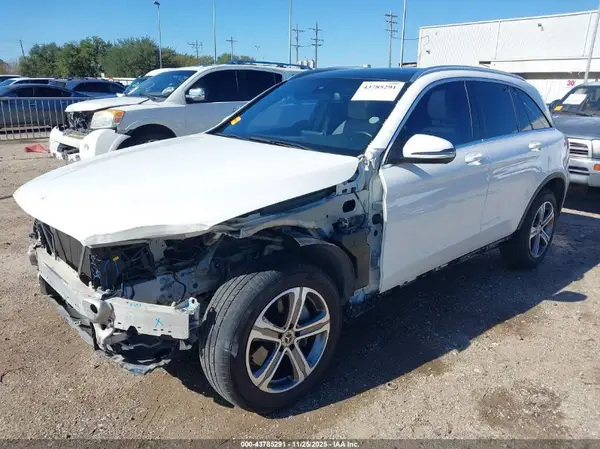 WDC0G4JBXHF176138 2017 MERCEDES-BENZ GLC - Image 2