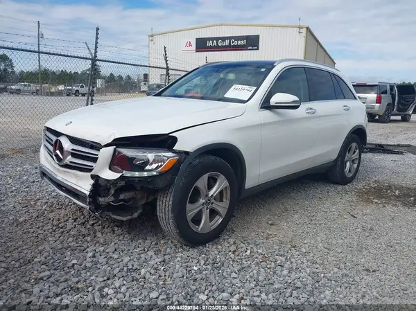 WDC0G4JBXHF221983 2017 MERCEDES-BENZ GLC - Image 2