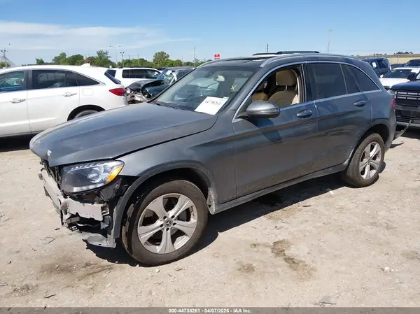 WDC0G4JBXHV010658 2017 MERCEDES-BENZ GLC - Image 2