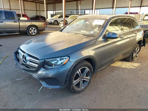WDC0G4JBXJV040586 2018 MERCEDES-BENZ GLC - Image 2