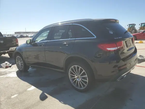 WDC0G4JBXJV082725 2018 MERCEDES-BENZ GLC - Image 2