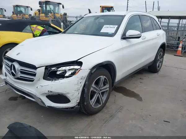 WDC0G4JBXKV136140 2019 MERCEDES-BENZ GLC - Image 2
