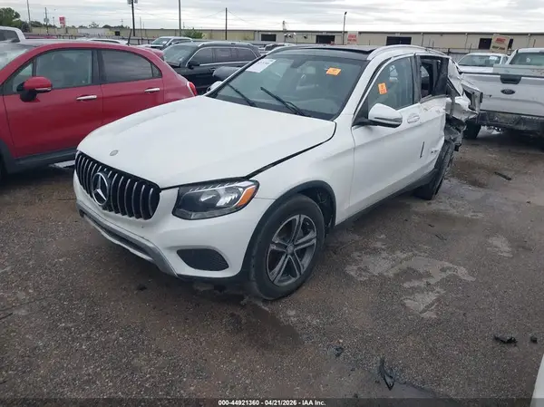 WDC0G4KB0HF198163 2017 MERCEDES-BENZ GLC - Image 2