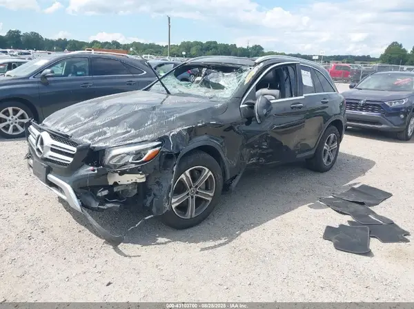 WDC0G4KB0HF235843 2017 MERCEDES-BENZ GLC - Image 2