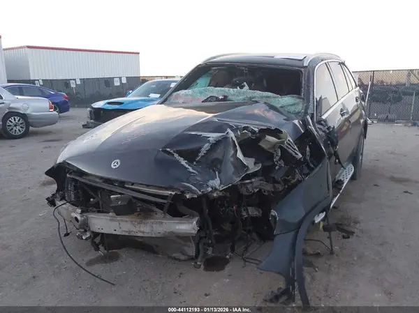 WDC0G4KB0JV015663 2018 MERCEDES-BENZ GLC - Image 2