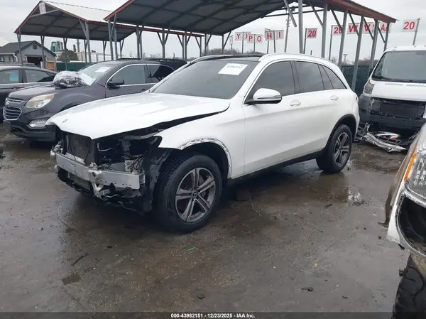 WDC0G4KB0JV029529 2018 MERCEDES-BENZ GLC - Image 2