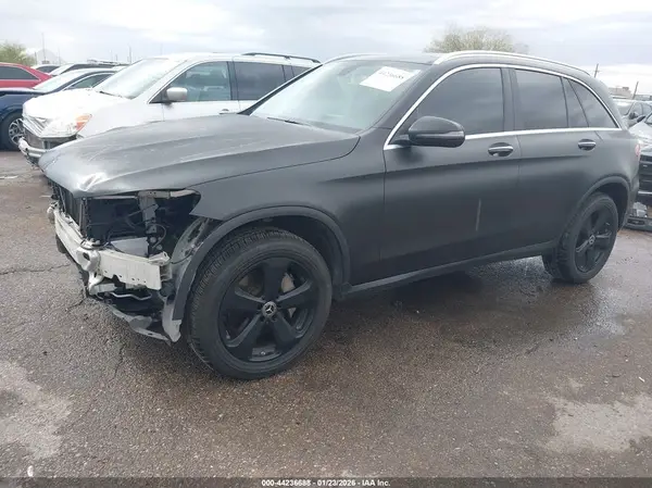 WDC0G4KB0JV084692 2018 MERCEDES-BENZ GLC - Image 2