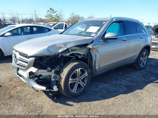 WDC0G4KB0KF669283 2019 MERCEDES-BENZ GLC - Image 2