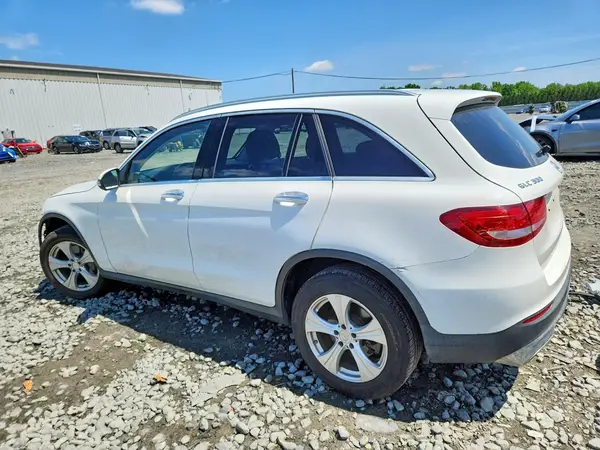 WDC0G4KB1GF016937 2016 MERCEDES-BENZ GLC - Image 2