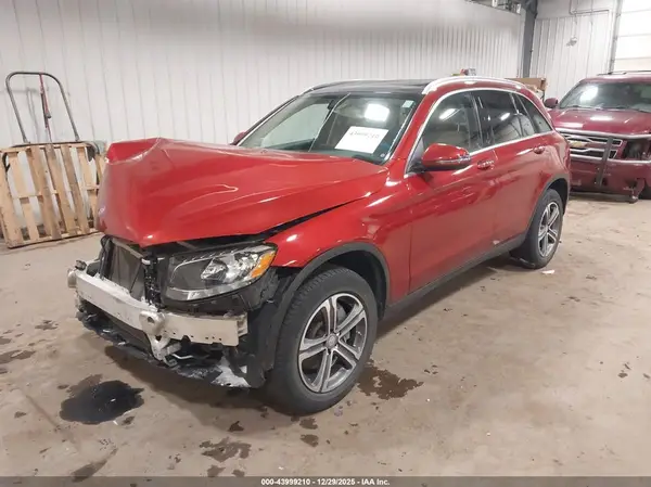 WDC0G4KB1GF019465 2016 MERCEDES-BENZ GLC - Image 2