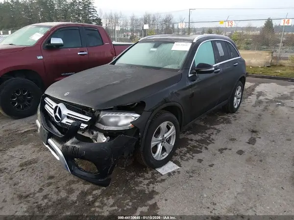 WDC0G4KB1HV008280 2017 MERCEDES-BENZ GLC - Image 2