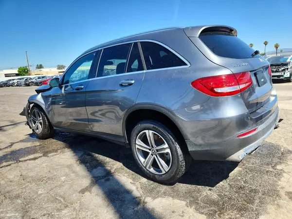 WDC0G4KB1JV092929 2018 MERCEDES-BENZ GLC - Image 2
