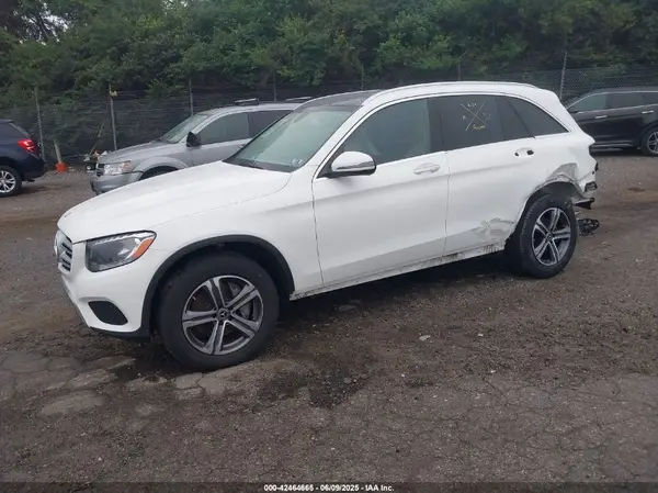 WDC0G4KB1KV130726 2019 MERCEDES-BENZ GLC - Image 2