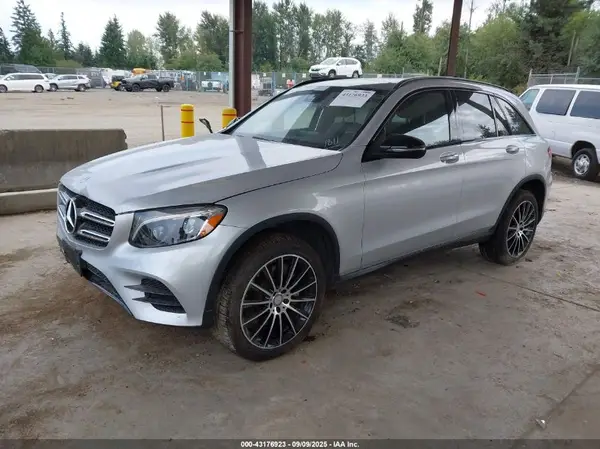 WDC0G4KB2GF091811 2016 MERCEDES-BENZ GLC - Image 2
