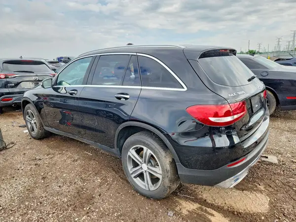 WDC0G4KB2GF099164 2016 MERCEDES-BENZ GLC - Image 2