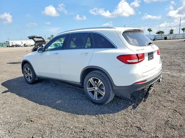 WDC0G4KB2GF110020 2016 MERCEDES-BENZ GLC - Image 2