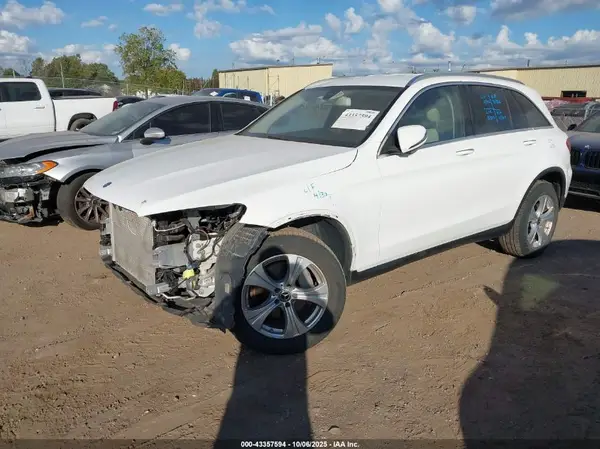 WDC0G4KB2HV012242 2017 MERCEDES-BENZ GLC - Image 2
