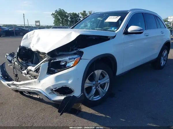 WDC0G4KB2JV068932 2018 MERCEDES-BENZ GLC - Image 2