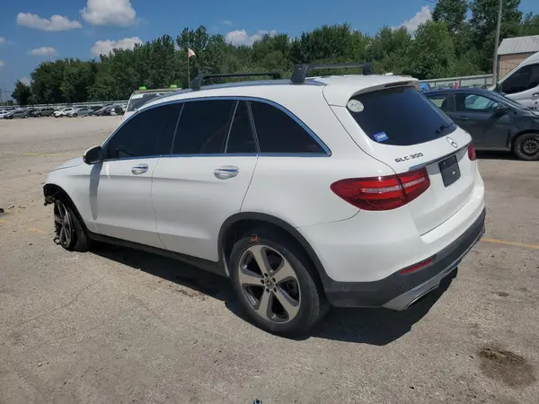WDC0G4KB2JV112735 2018 MERCEDES-BENZ GLC - Image 2