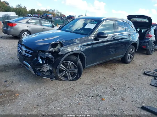 WDC0G4KB2KF661895 2019 MERCEDES-BENZ GLC - Image 2