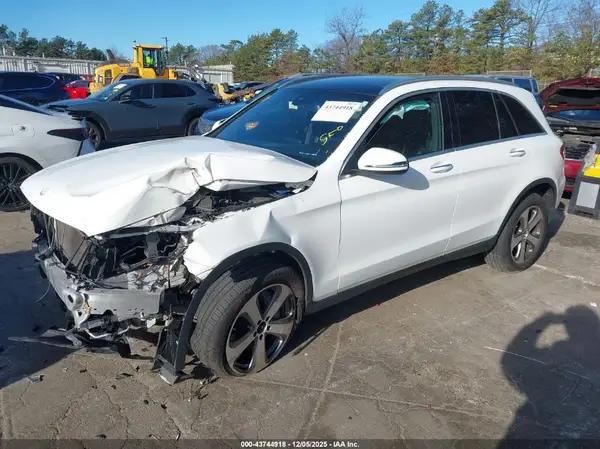 WDC0G4KB2KV146210 2019 MERCEDES-BENZ GLC - Image 2