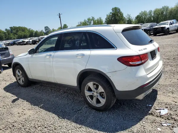 WDC0G4KB3GF011397 2016 MERCEDES-BENZ GLC - Image 2