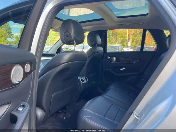 WDC0G4KB3GF015840 2016 MERCEDES-BENZ GLC - Image 8