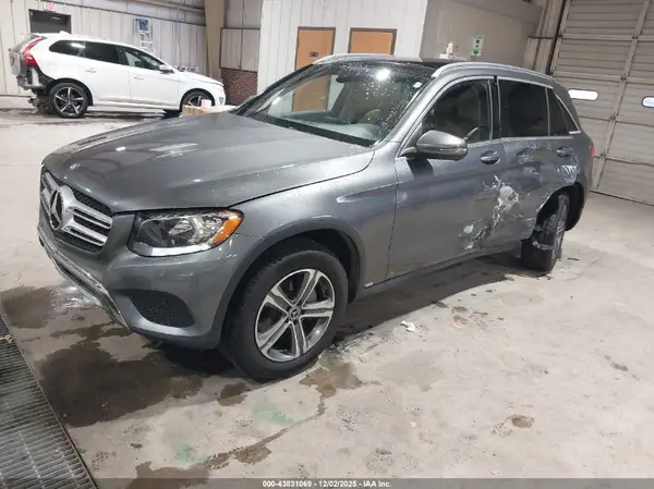 WDC0G4KB3HF233486 2017 MERCEDES-BENZ GLC - Image 2