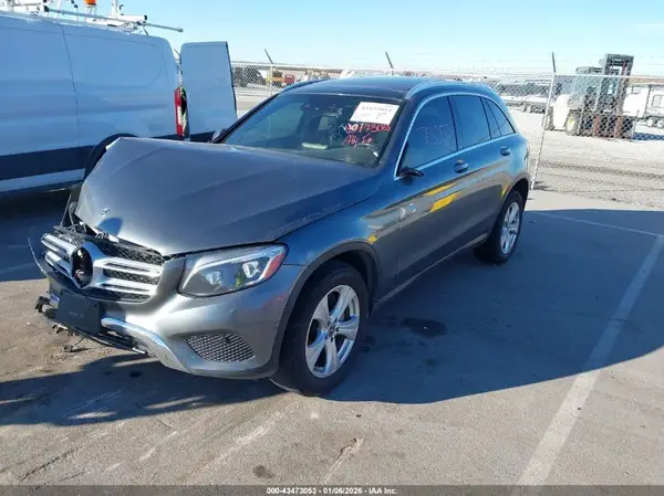 WDC0G4KB3JV038211 2018 MERCEDES-BENZ GLC - Image 2