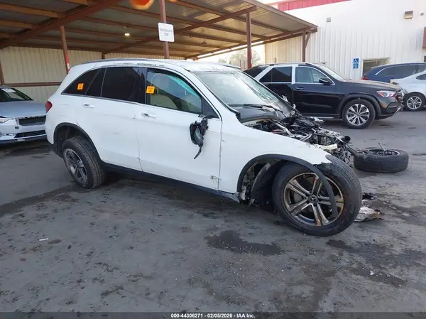 WDC0G4KB3JV070026 2018 MERCEDES-BENZ GLC - Image 1