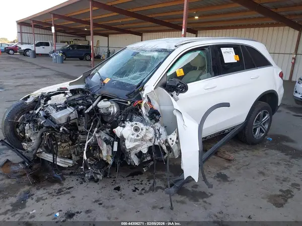 WDC0G4KB3JV070026 2018 MERCEDES-BENZ GLC - Image 2