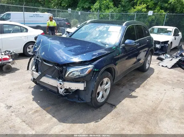 WDC0G4KB3JV095153 2018 MERCEDES-BENZ GLC - Image 2