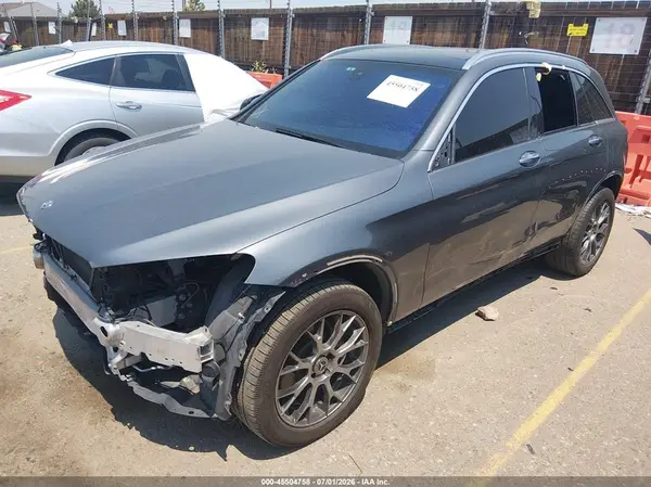 WDC0G4KB3JV104725 2018 MERCEDES-BENZ GLC - Image 2