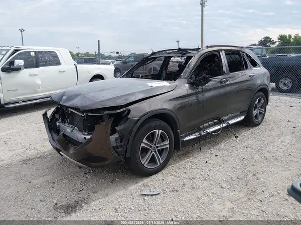 WDC0G4KB3JV107978 2018 MERCEDES-BENZ GLC - Image 2