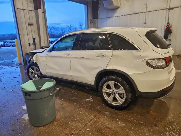 WDC0G4KB4HF239720 2017 MERCEDES-BENZ GLC - Image 2