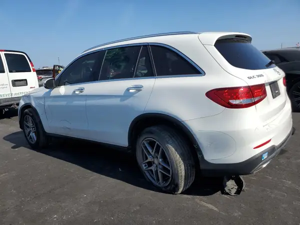 WDC0G4KB5GF013586 2016 MERCEDES-BENZ GLC - Image 2