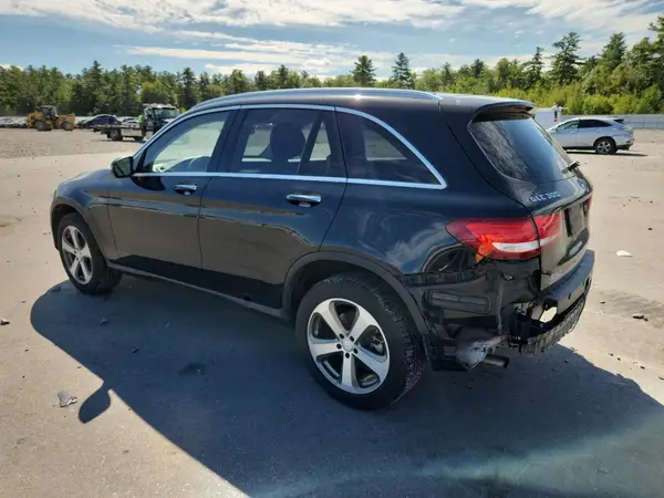 WDC0G4KB5GF017962 2016 MERCEDES-BENZ GLC - Image 2