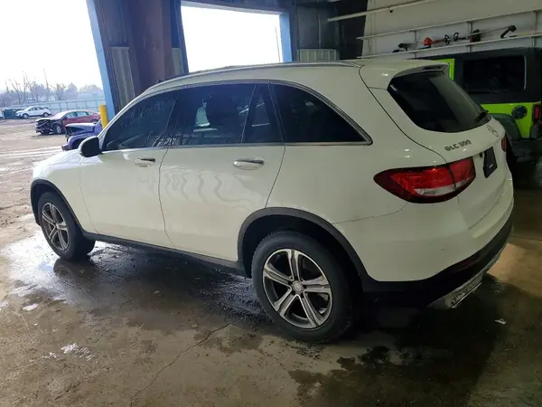 WDC0G4KB5GF089048 2016 MERCEDES-BENZ GLC - Image 2