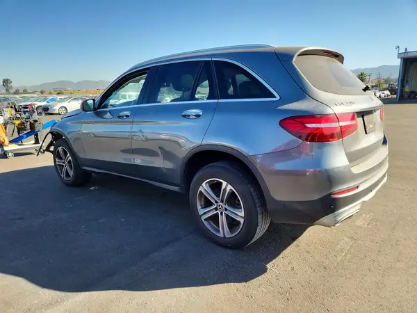 WDC0G4KB5HF203549 2017 MERCEDES-BENZ GLC - Image 2