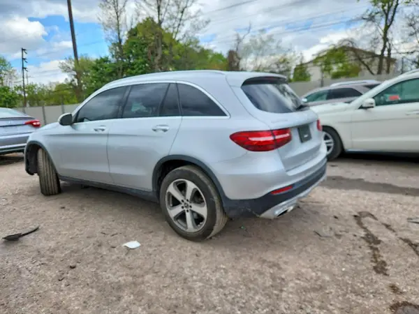 WDC0G4KB5KV194946 2019 MERCEDES-BENZ GLC - Image 2