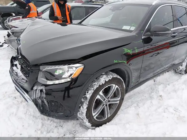 WDC0G4KB6HF235104 2017 MERCEDES-BENZ GLC - Image 2