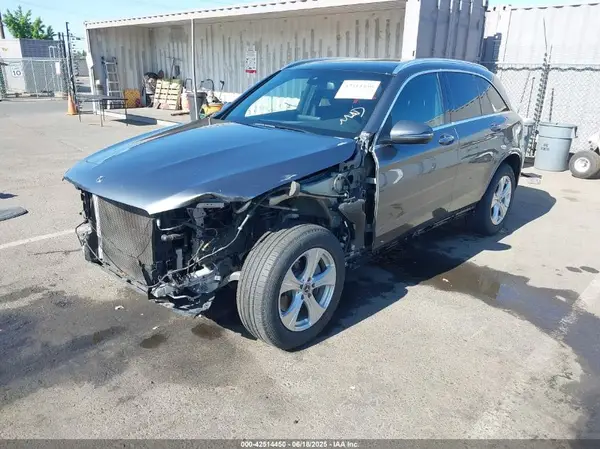 WDC0G4KB6JV057884 2018 MERCEDES-BENZ GLC - Image 2