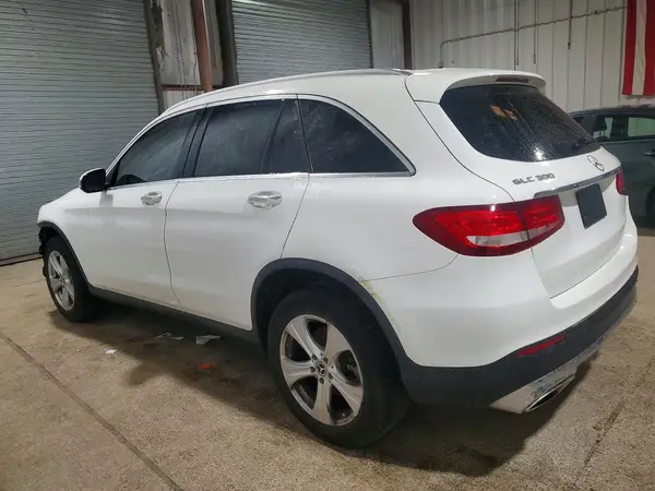 WDC0G4KB6JV105996 2018 MERCEDES-BENZ GLC - Image 2